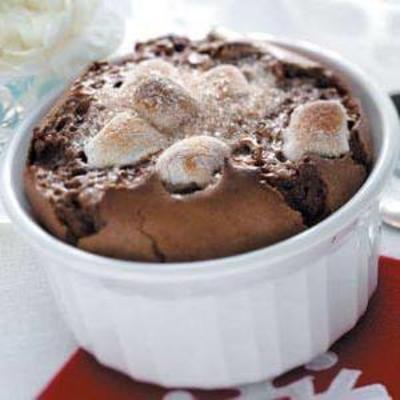 gebakken chocoladepudding met kaneel slagroom