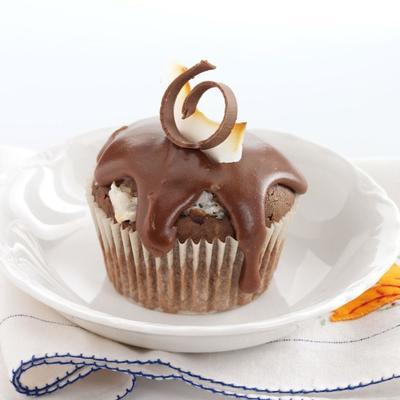 kokosnoot gevulde chocolade cupcakes