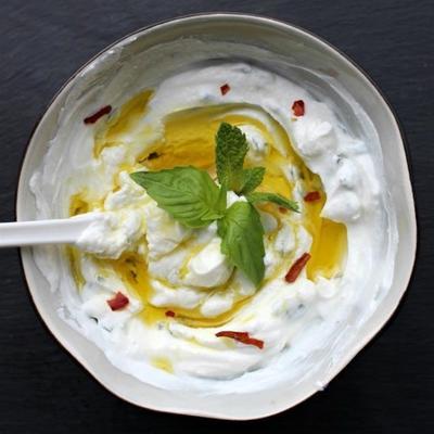 labneh (libanese yoghurt)