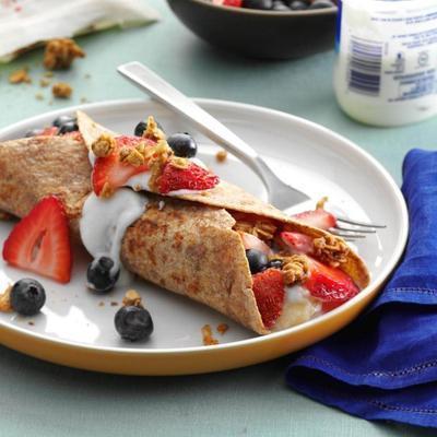 met fruit gevulde Franse toast wrap