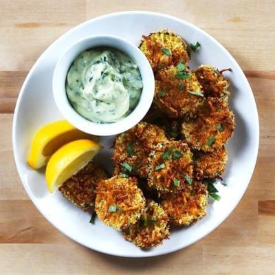 citroen parmezaan courgette chips met basilicum aioli