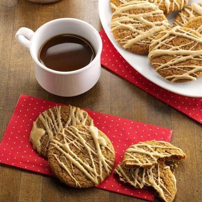 gekruide melasse koekjes met koffie glazuur