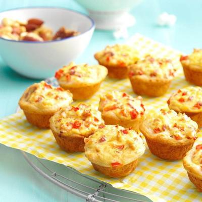 cheesy bacon-tomato biscuitbites