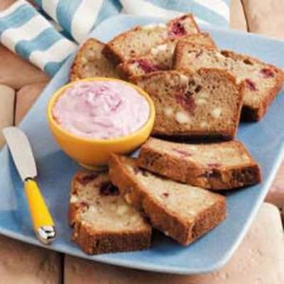 aardbeienbrood met spread