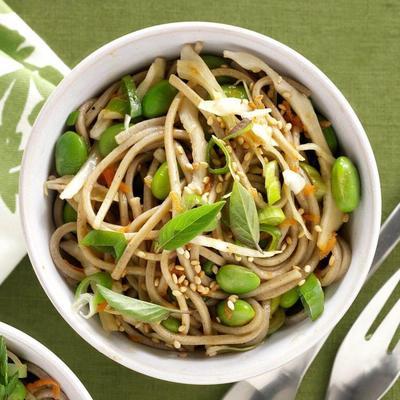 soba salade met dressing van sesamgember