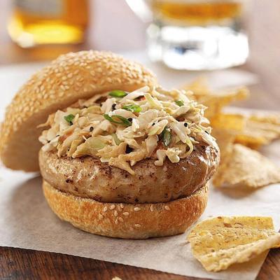 gember kip burgers met sesam slaw