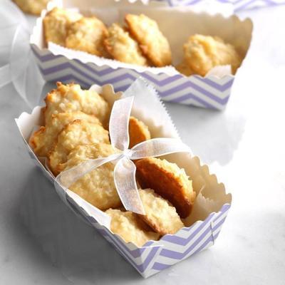 chewy coconut bitterkoekjes