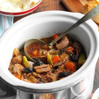 slowcooker varkensstoofpot met gedroogde pruimen en olijven