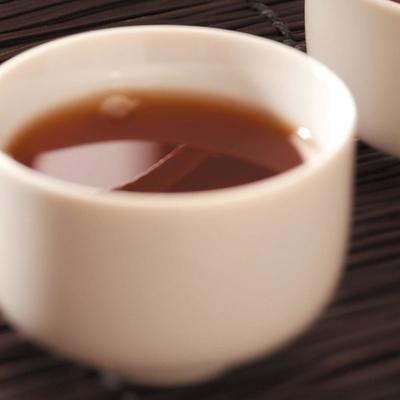 hete gekruide groene thee