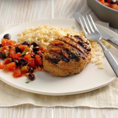 kalkoenpastei met rijst, zwarte boon en tomaten en pepers