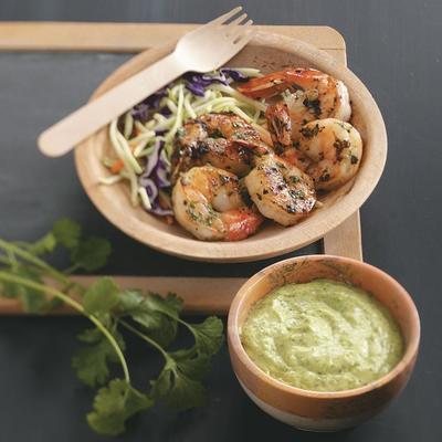 gegrilde garnalen met pittige koriander dipsaus