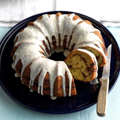 zucchini-streusel bundt cake