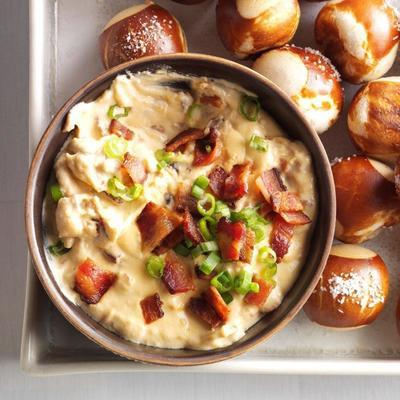 slowcooker cheddar bacon ale dip