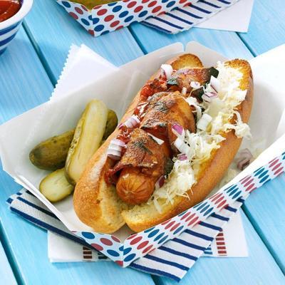 spek ingepakte gevulde hotdogs