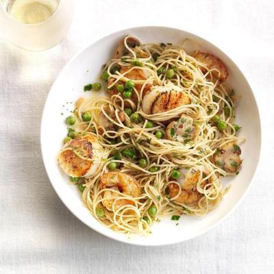 gebakken coquilles en eenvoudig over agel-haarpasta