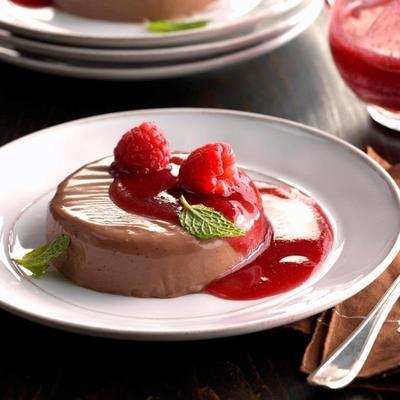 witte chocolade panna cotta met cranraspberry coulis