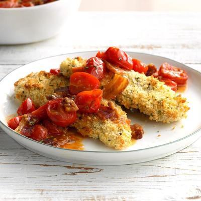 knapperige tijmkip met spek-tomaten smaak