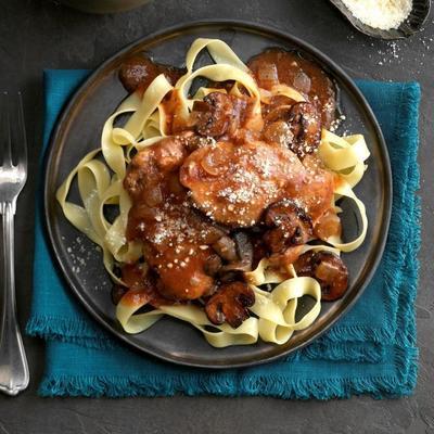 Merlot van de kip met champignons