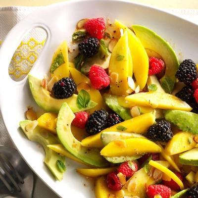 prachtige fruitsalade met mandarijnvinaigrette