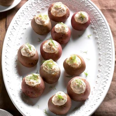 gerookte zalm gevuld met nieuwe aardappelen