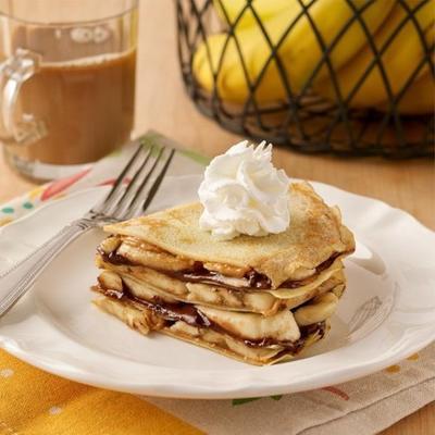 glutenvrije pindakaas en banaan crêpe stapel