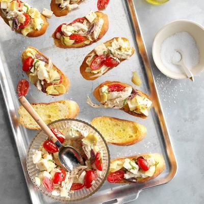 kipsalade caprese met tomatencrostini