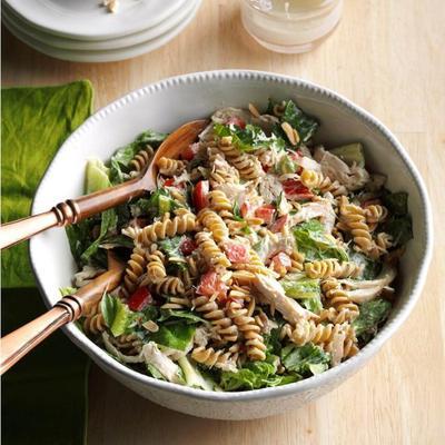 lichte pasta ceasar salade