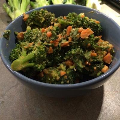 pinda-mosterd-miso broccoli salade