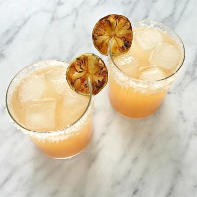 gegrilde grapefruit paloma cocktail