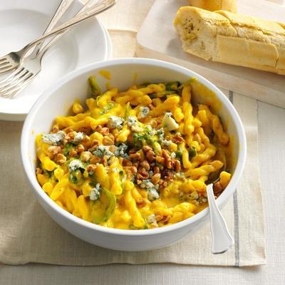 pasta in butternut saus met salie en blauwe kaas