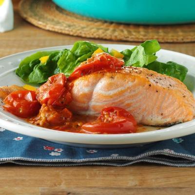 pan geroosterde zalm met oven geroosterde cherry tomatensaus