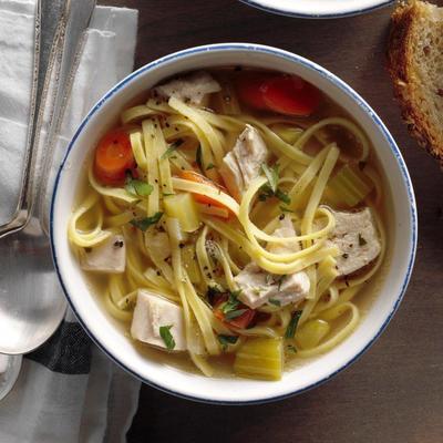 stevige crockpot chicken noodle soup