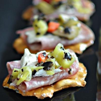 muffaletta pretzel chips®