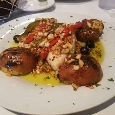 bacalhau portugees ao forno (gezouten kabeljauw met tomaten en olijven)