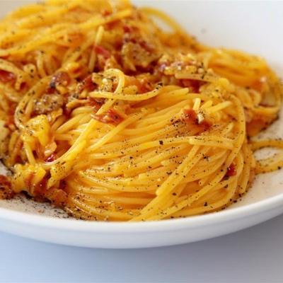 spaghetti alla carbonara tradizionali