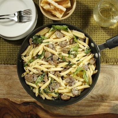 jen is één pan penne met champignons en rucola