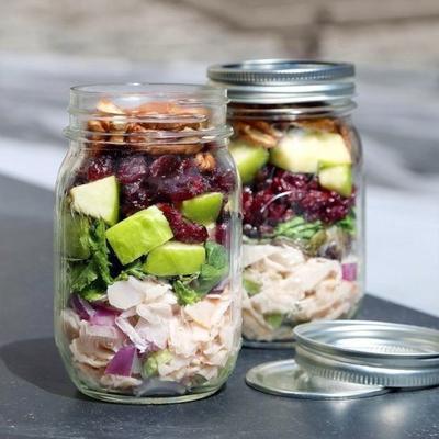 originelen oven geroosterde kip salade mason jar