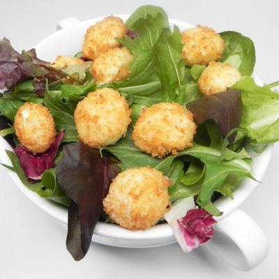 rucola salade met gebakken geitenkaas