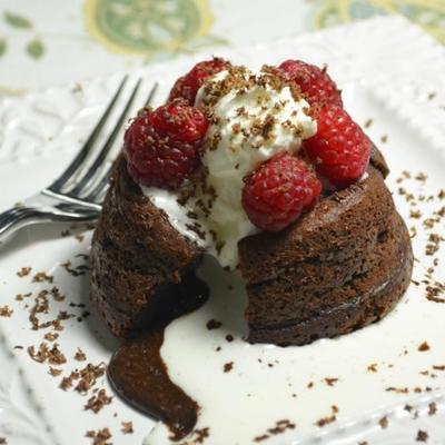 suikervrije cakes met gesmolten chocolade