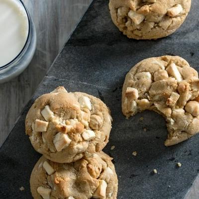 ghirardelli gebruinde boter witte chocolade hazelnootkoekjes