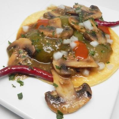 veganistische taco's met champignons en tomatillos