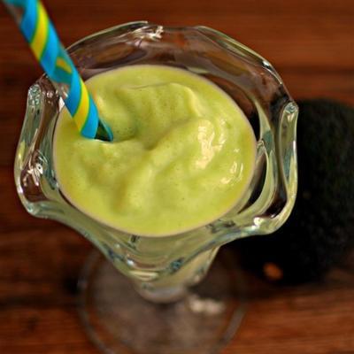 4-ingrediënt avocado-milkshake