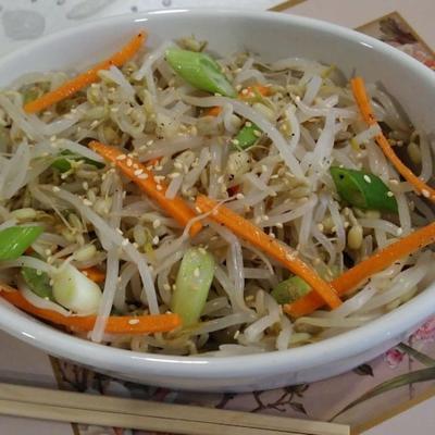 sukju namul (mung bean sproutsalade)