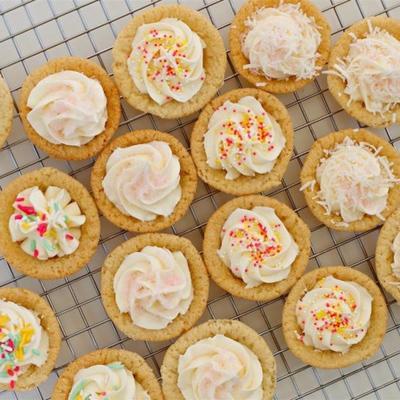 suiker koekje bekers met kokos buttercream glazuur