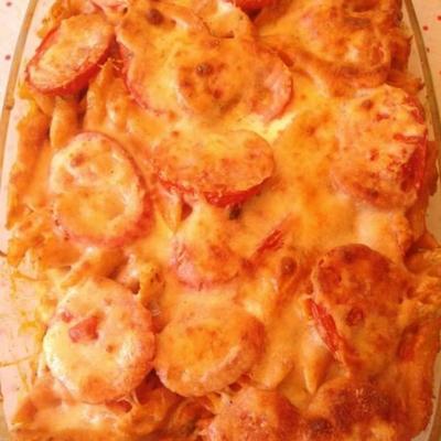 eenvoudige vegetarische pasta bakken met tomaten en roomsaus