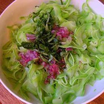 courgettesalade met munt en basilicum