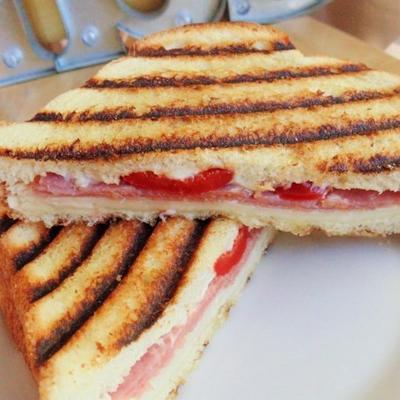 gegrilde panini-sandwich zonder panini-maker