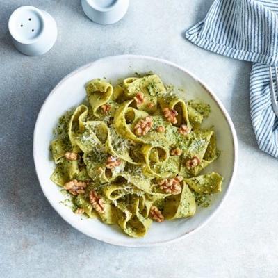 pappardelle pasta met california walnoot pesto