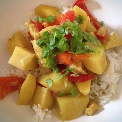 makkelijke slowcooker kipcurry met aardappelen en kokosmelk