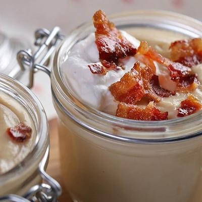 butterscotch pudding met geglaceerde bacon